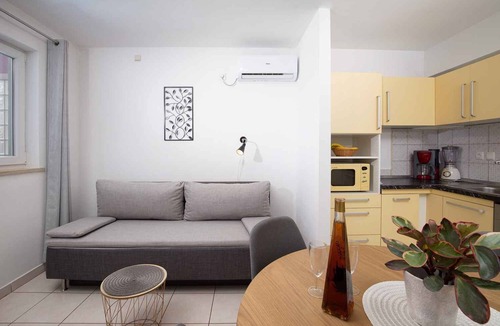 Fazana Apartment | Holiday apartment with terrace, garden and barbecue