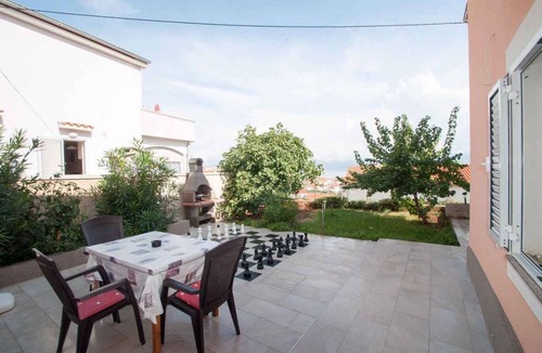 Vrbnik Apartment | Holiday apartment with wonderful sea views