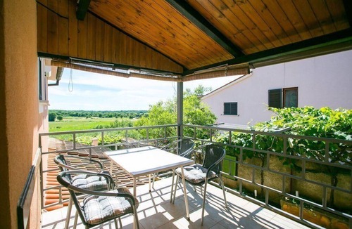 Fuskulin House | Holiday flat Natalia 2 with shared pool