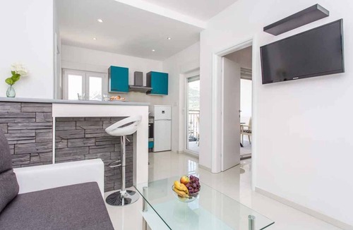Baska Apartment | Holiday flat with air conditioning and balcony