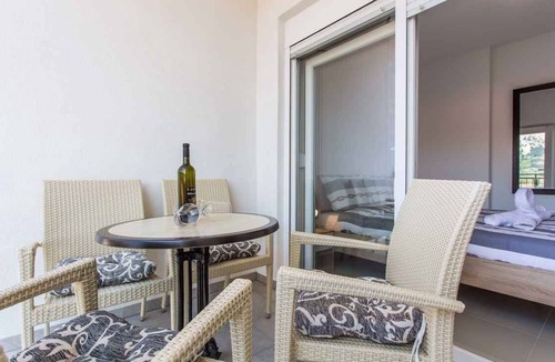 Baska Apartment | Holiday flat with air conditioning and balcony