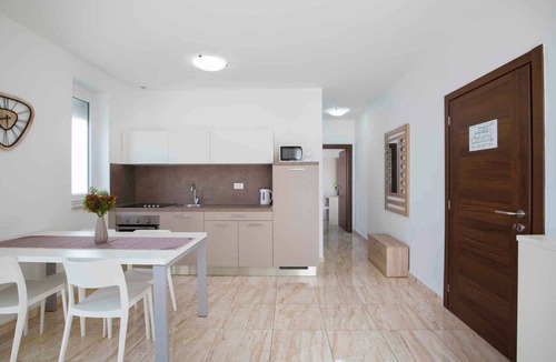 Valbandon Apartment | Holiday flat with balcony and pool