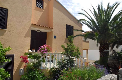 Cove Murtar Apartment | Holiday flat with sea view