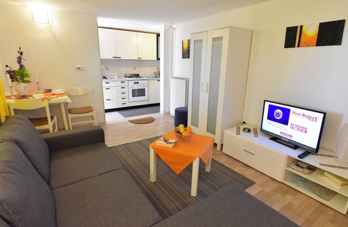 Savudrija Apartment | Holiday garden retreat