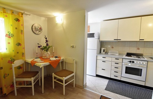 Savudrija Apartment | Holiday garden retreat