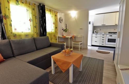 Savudrija Apartment | Holiday garden retreat