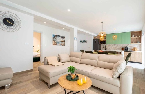 Prigradica House | Holiday home with pool and sea view