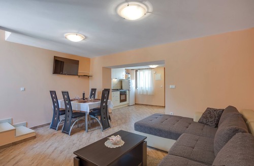 Lanterna House | Holiday Home Ema Near Porec/w Terrace