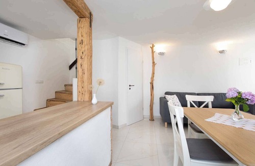 Milohnici House | Holiday home in a rural setting, rustic style with air conditioning and wifi