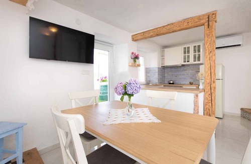 Milohnici House | Holiday home in a rural setting, rustic style with air conditioning and wifi