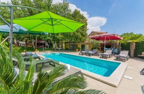 Kukci House | Holiday Home in Poreč with Balcony, Air condition, WIFI, Washing machine (4928-2)