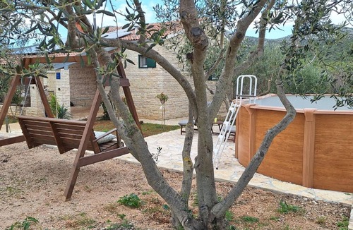 Pakostane House | Holiday Home in Vrana near Lake and Beach