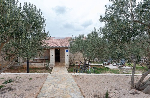 Pakostane House | Holiday Home in Vrana near Lake and Beach