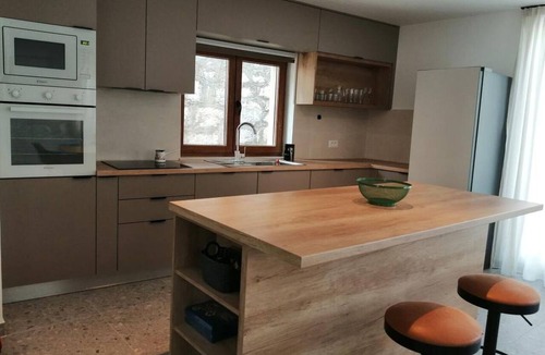 Vrgorac House | Holiday Home in Vrgorac with Terrace, Air condition, WIFI, Washing machine (5226-1)