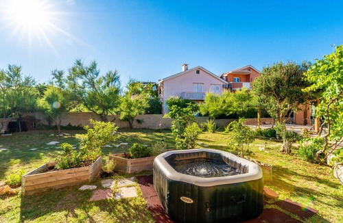 Razanac Villa | Holiday home Kolo loko cottage by Villas Guide