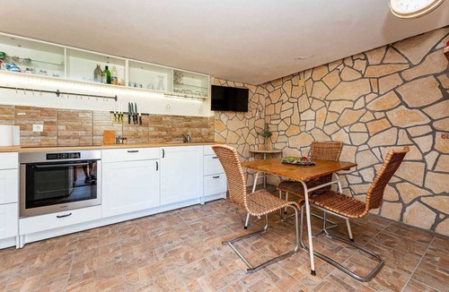 Seline Villa | Holiday Home Mara, pet friendly-Jacuzzi