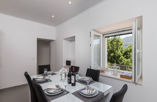 Hodilje House | Holiday Home Monika - Two Bedroom Holiday Home with Terrace and Sea View