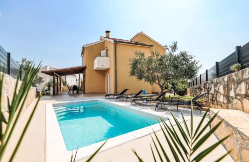 Maslenica House | Holiday Home Nekić by Interhome