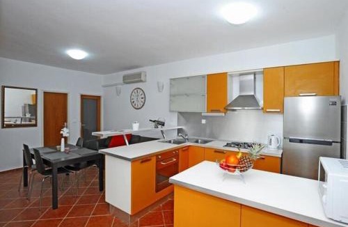 Slano House | Holiday Home Odiseja- One Bedroom Apartment with Terrace and Sea View