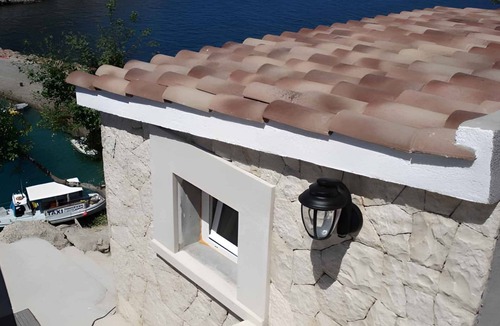 Vrbnik House | Holiday home on a slope above the sea