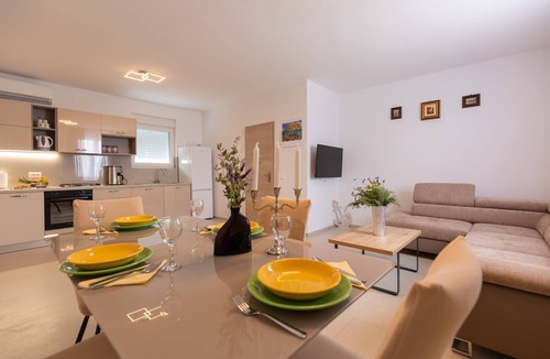 Vrsi House | Holiday Home Pomalo with Pool