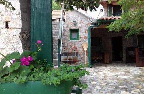 Starigrad House | Holiday home Role - retro