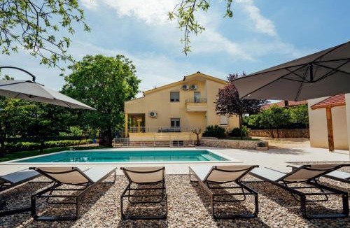Podbablje Villa | Holiday Home Terra Roca - Private pool in a peaceful natural setting!