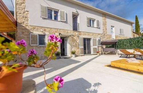 Kastel Stari Villa | Holiday Home Toni