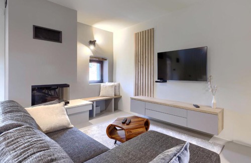 Tinjan House | Holiday Home Villa Luca by Interhome