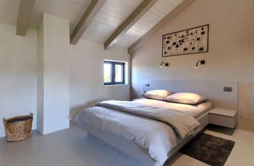 Tinjan House | Holiday Home Villa Luca by Interhome