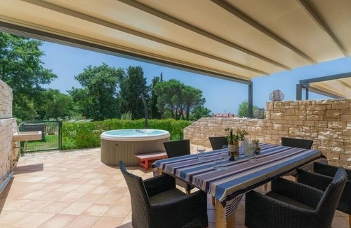 Krizine House | Holiday home with hot tub Sveti Ivan, Umag (K-27206)