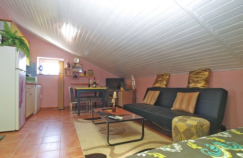 Banjole Villa | Holiday home with outdoor pool, hot tub and table tennis