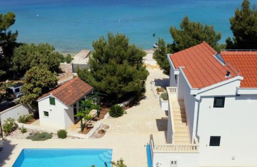 Sevid House | Holiday Home Željko by Interhome
