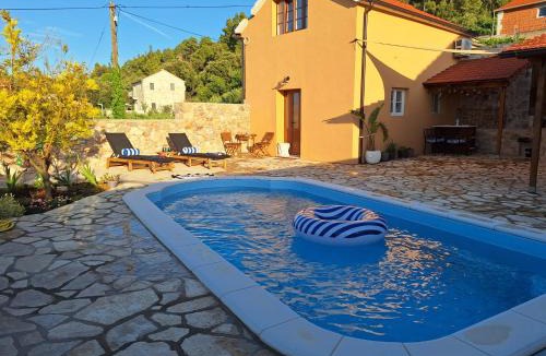 Dol Villa | Holiday house "Acacia", for two with pool, Dol