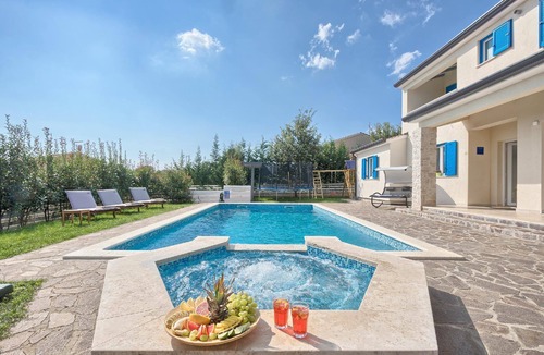Muzini House | Holiday house for 12 persons approx. 250 qm in Mužini, Istria (Interior of Istria)