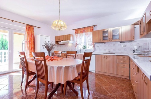 Pomer House | Holiday House in Ližnjan with Garden & BBQ