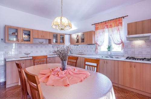 Pomer House | Holiday House in Ližnjan with Garden & BBQ