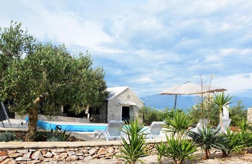 Povlja House | Holiday house in Pucišca with terrace, WiFi, washing machine (887-1)