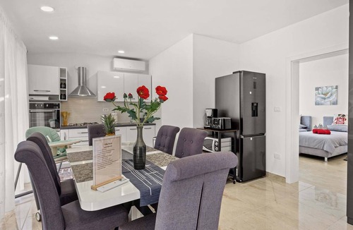 Orihi House | Holiday House Nives with pool and playground