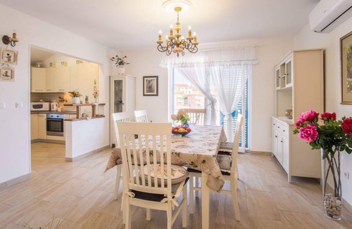 Vrbnik House | Holiday house Vrbnik for 1 - 7 persons with 2 bedrooms - Twin house