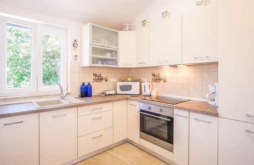 Vrbnik House | Holiday house Vrbnik for 1 - 7 persons with 2 bedrooms - Twin house