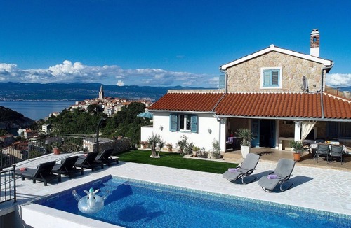 Vrbnik House | Holiday house Vrbnik for 1 - 7 persons with 2 bedrooms - Twin house
