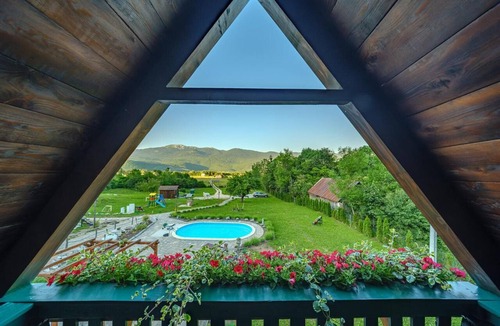 Vranovaca Apartment | Holiday Park Plitvice Paradise Apartment with Mountain View, Balcony, and WiFi
