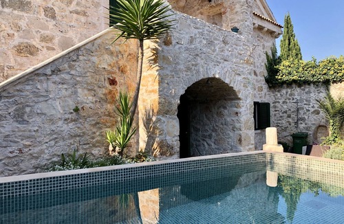 Banj Villa | Holiday Villa Blue Tree