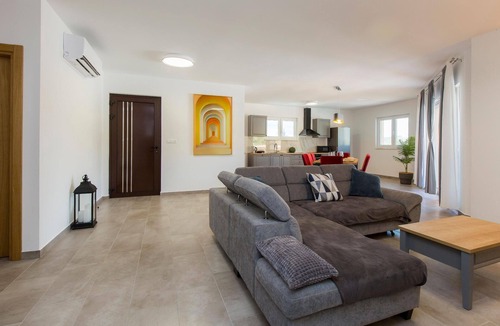 Topid House | Holiday villa "Villa Xenia"
