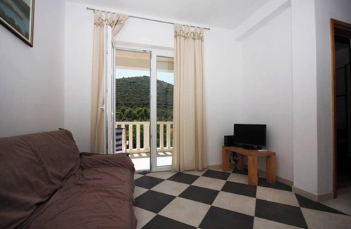 Cove Tri Zala (Zrnovo) Apartment | Homerez - Apt in Žrnovo - shared pool