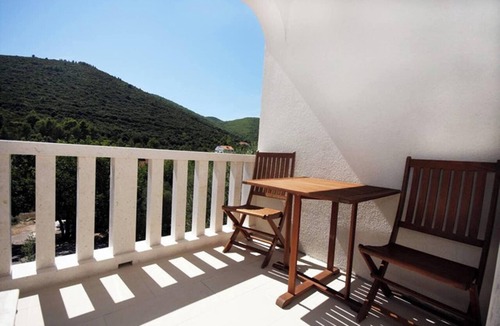 Cove Tri Zala (Zrnovo) Apartment | Homerez - Apt in Žrnovo - shared pool