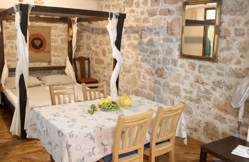 Betina Apartment | Homerez - Studio apartment Near the beach