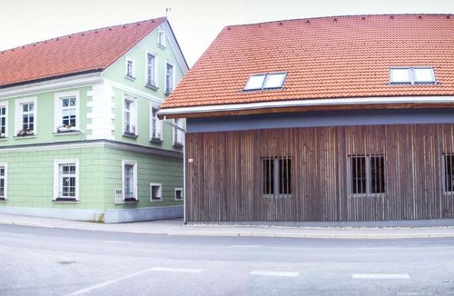 Hrastnik Hostel | Hostel Mladinski center Šmartno ob Paki