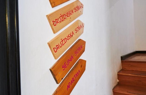 Hrastnik Hostel | Hostel Mladinski center Šmartno ob Paki